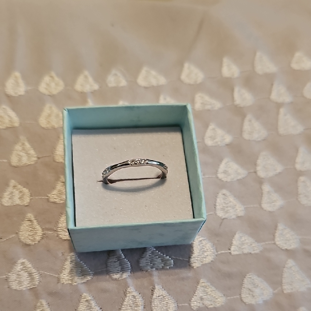 Elegant 925 Sterling Silver Women's Ring Sz 6